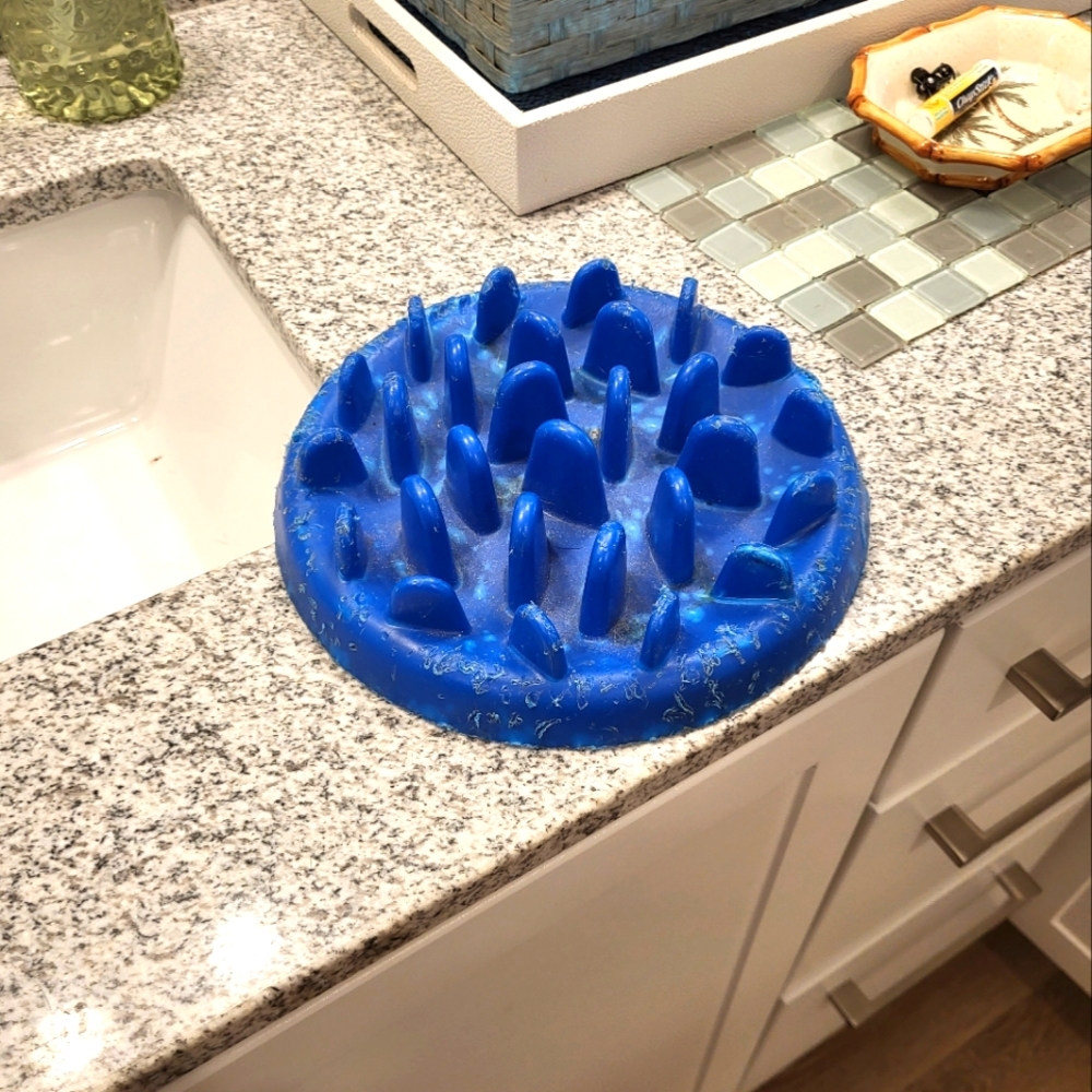 Dog slow feeder